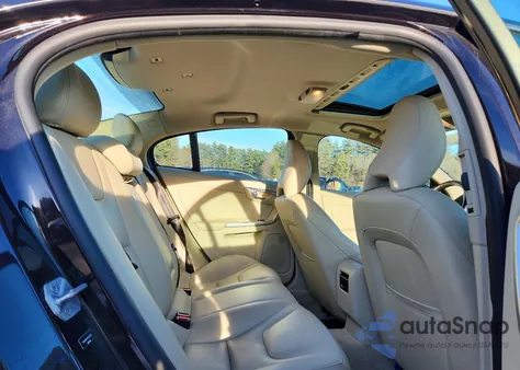 2015 Volvo S60 Premier z USA, uszkodzony, nr VIN YV140MFK3F1341360